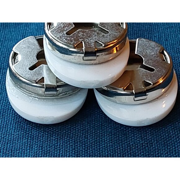 Set of 4 vintage porcelain or ceramic button covers with horses - Picture 5 of 6